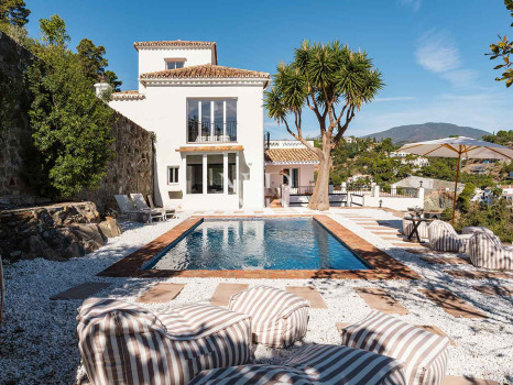 Classic Andalusian-style villa for sale in El Madroñal