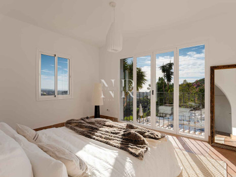 Classic Andalusian-style villa for sale in El Madroñal