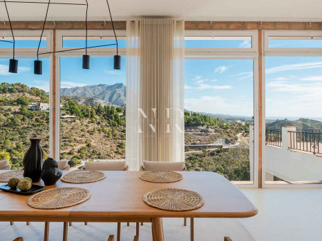 Classic Andalusian-style villa for sale in El Madroñal