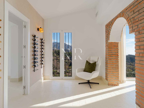 Classic Andalusian-style villa for sale in El Madroñal