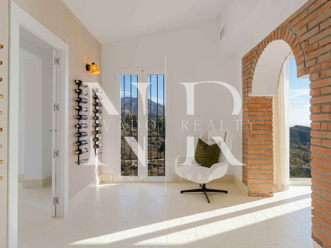 Villa en El Madroñal de estilo clásico andaluz en venta
