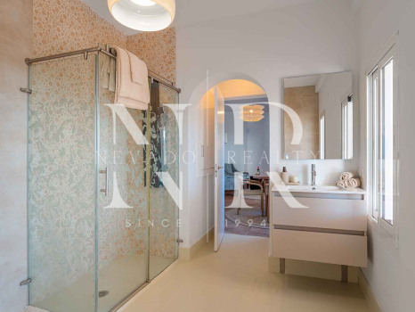Villa en El Madroñal de estilo clásico andaluz en venta