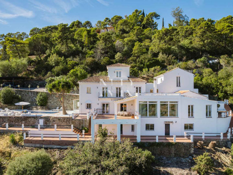 Classic Andalusian-style villa for sale in El Madroñal