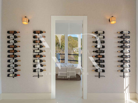 Villa en El Madroñal de estilo clásico andaluz en venta