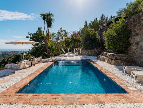 Classic Andalusian-style villa for sale in El Madroñal