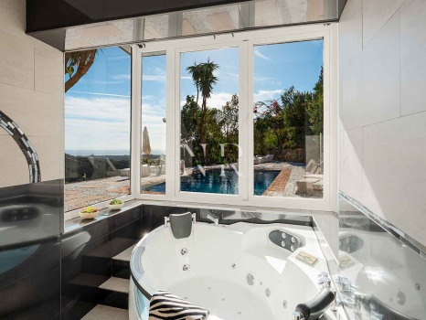 Classic Andalusian-style villa for sale in El Madroñal