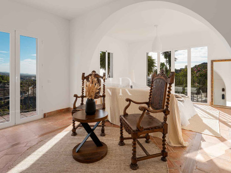 Classic Andalusian-style villa for sale in El Madroñal
