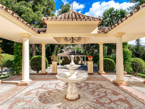Villa in Sierra Blanca with panoramic sea views for sale