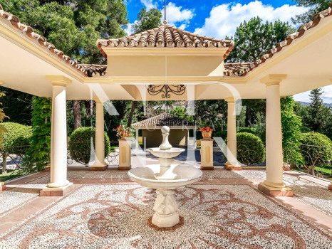 Villa in Sierra Blanca with panoramic sea views for sale