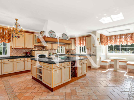 Villa in Sierra Blanca with panoramic sea views for sale