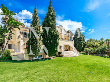 Villa in Sierra Blanca with panoramic sea views for sale
