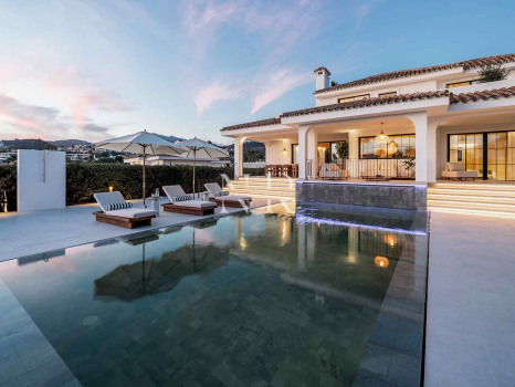 Villa en Nueva Andalucía completamente renovada en venta