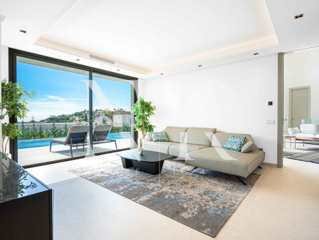Newly built villa for sale in Lomas de la Quinta