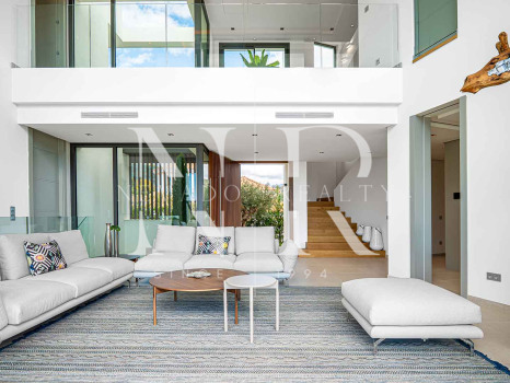 Newly built villa for sale in Lomas de la Quinta