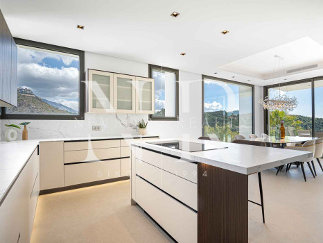 Newly built villa for sale in Lomas de la Quinta