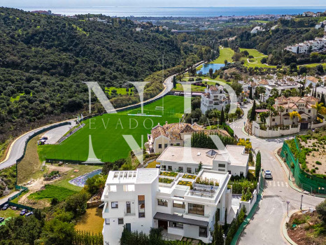 Newly built villa for sale in Lomas de la Quinta