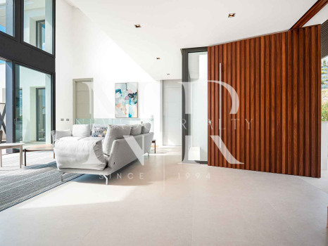 Newly built villa for sale in Lomas de la Quinta