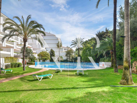 Apartment on the Golden Mile, fully renovated, second line from the beach, available for short-term rental
