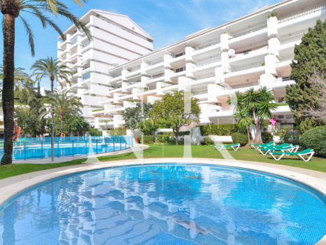Apartment on the Golden Mile, fully renovated, second line from the beach, available for short-term rental