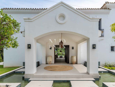 Completely renovated villa for sale in Atalaya Golf