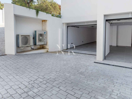 Completely renovated villa for sale in Atalaya Golf
