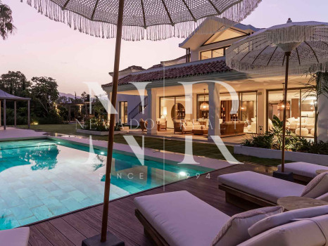 Completely renovated villa for sale in Atalaya Golf