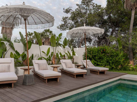 Completely renovated villa for sale in Atalaya Golf