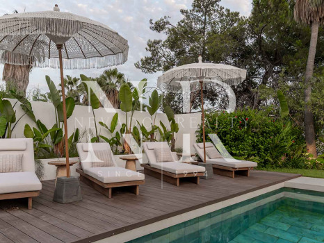 Completely renovated villa for sale in Atalaya Golf