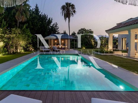 Completely renovated villa for sale in Atalaya Golf