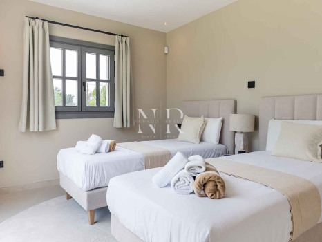 Completely renovated villa for sale in Atalaya Golf
