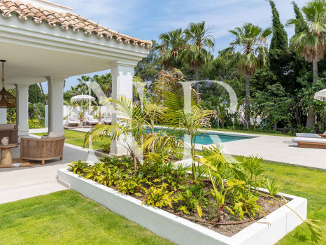 Completely renovated villa for sale in Atalaya Golf