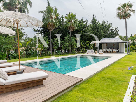 Completely renovated villa for sale in Atalaya Golf