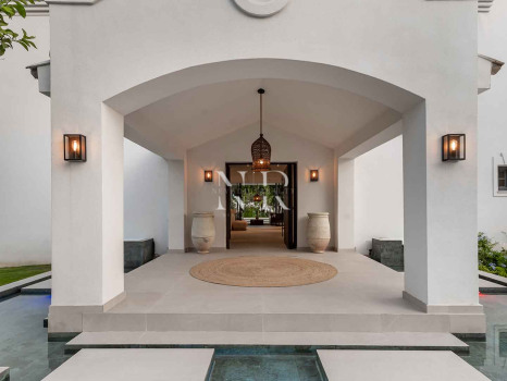Completely renovated villa for sale in Atalaya Golf