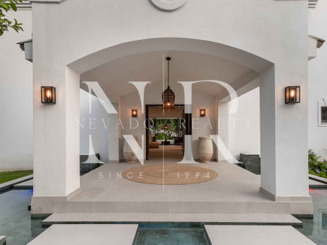 Completely renovated villa for sale in Atalaya Golf