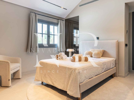 Completely renovated villa for sale in Atalaya Golf