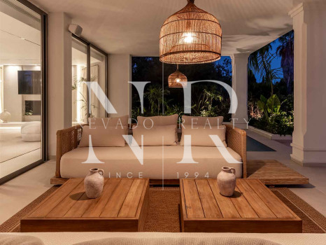 Completely renovated villa for sale in Atalaya Golf