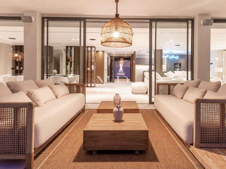Completely renovated villa for sale in Atalaya Golf