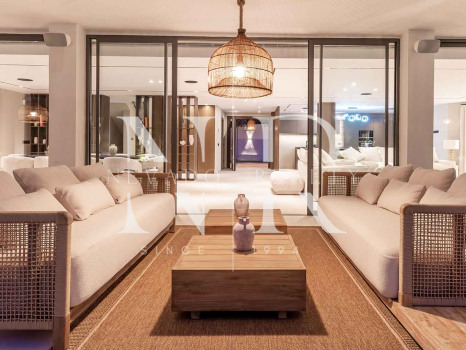 Completely renovated villa for sale in Atalaya Golf