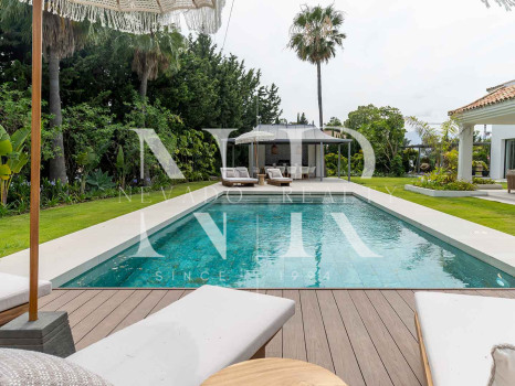 Completely renovated villa for sale in Atalaya Golf