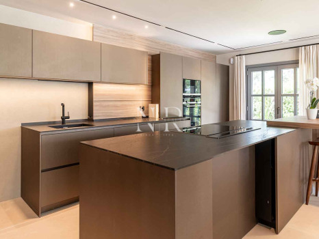 Completely renovated villa for sale in Atalaya Golf