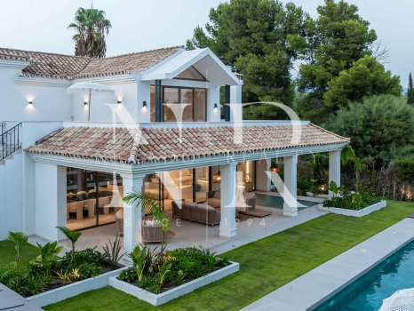 Completely renovated villa for sale in Atalaya Golf