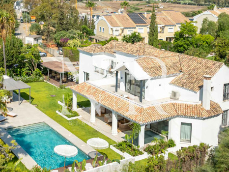 Completely renovated villa for sale in Atalaya Golf