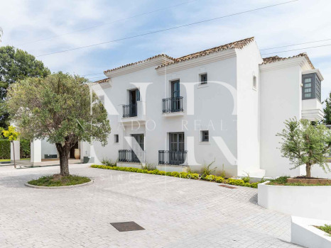 Completely renovated villa for sale in Atalaya Golf