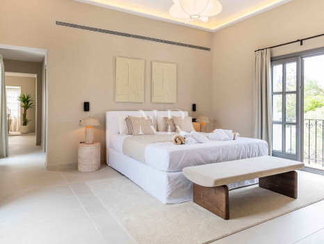 Completely renovated villa for sale in Atalaya Golf