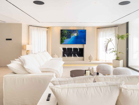 Completely renovated villa for sale in Atalaya Golf