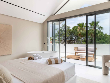 Completely renovated villa for sale in Atalaya Golf