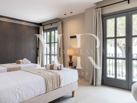 Completely renovated villa for sale in Atalaya Golf