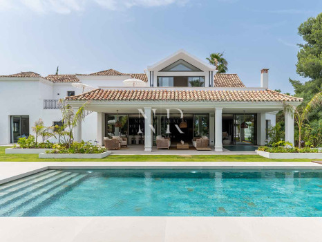 Completely renovated villa for sale in Atalaya Golf