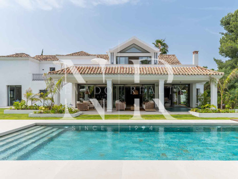 Completely renovated villa for sale in Atalaya Golf
