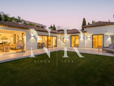 Completely renovated villa for sale in the La Cerquilla residential area